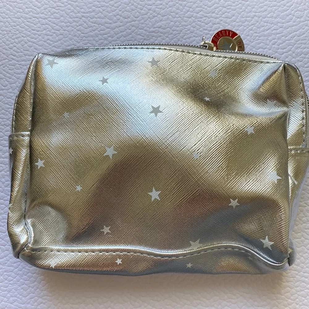 ❗️6/$25❗️Silver First Aid Beauty Makeup Bag